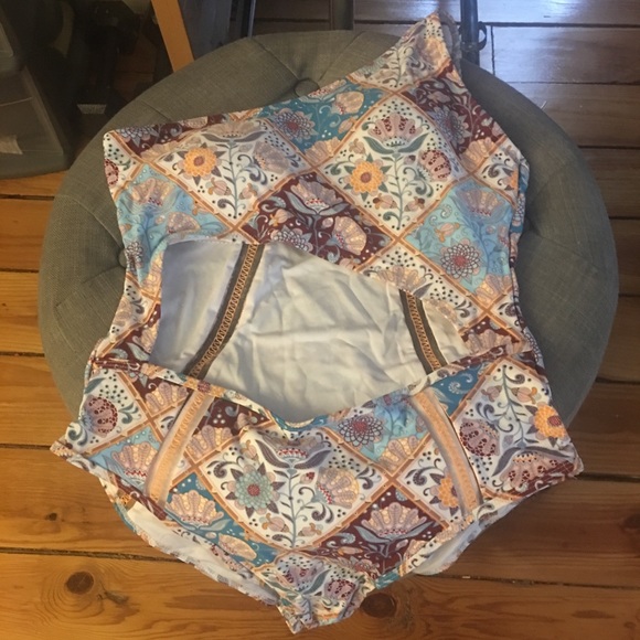 Bathing suit - Picture 1 of 3